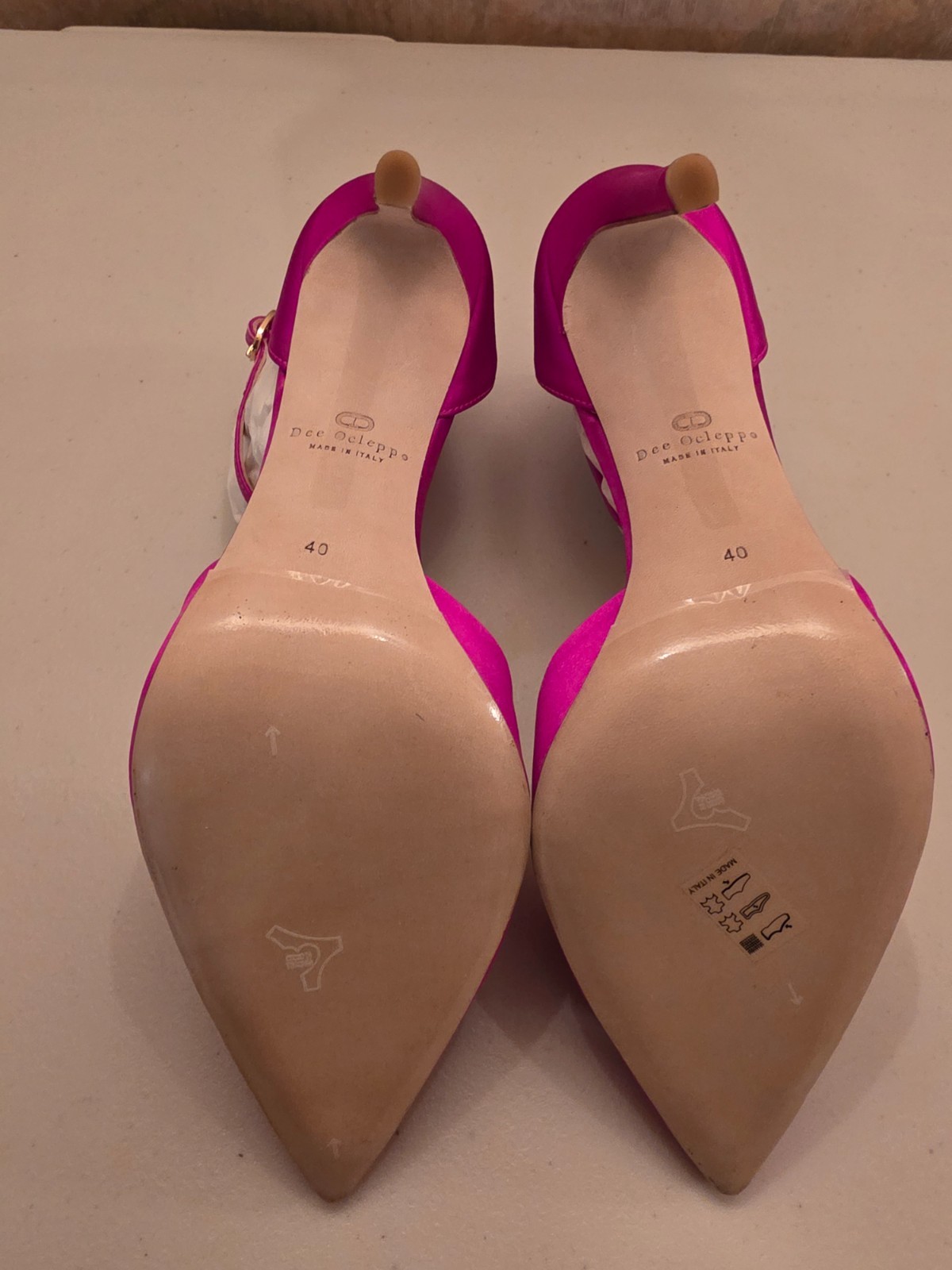 New in Box Dee Ocleppo Made in Italy Size 40 Satin Fuschia Bow Heels