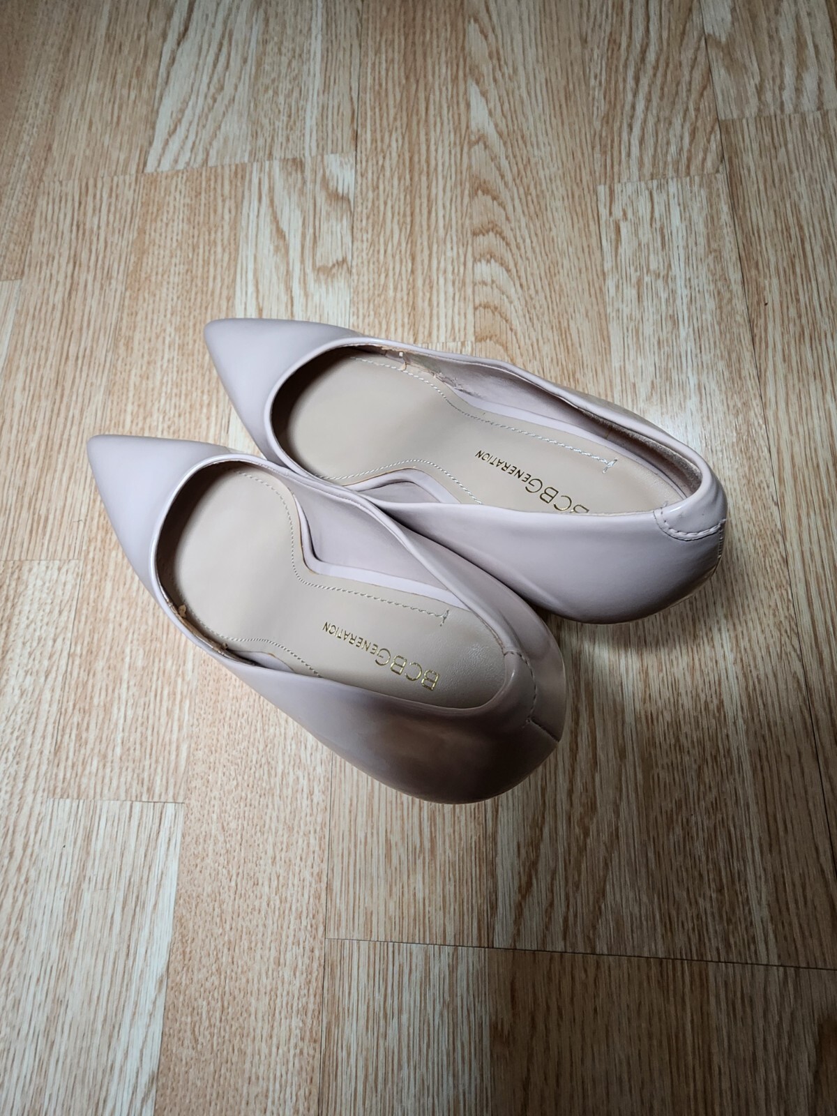 BCBGeneration size 8.5 pale pink nude pointed toe patent leather pumps heels