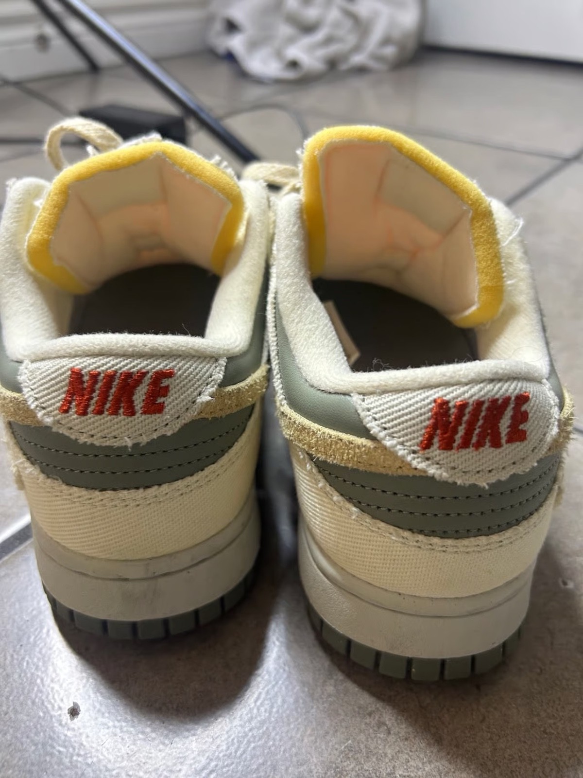 Size 7.5 – Nike Dunk Low Light Bone Dark Stucco W