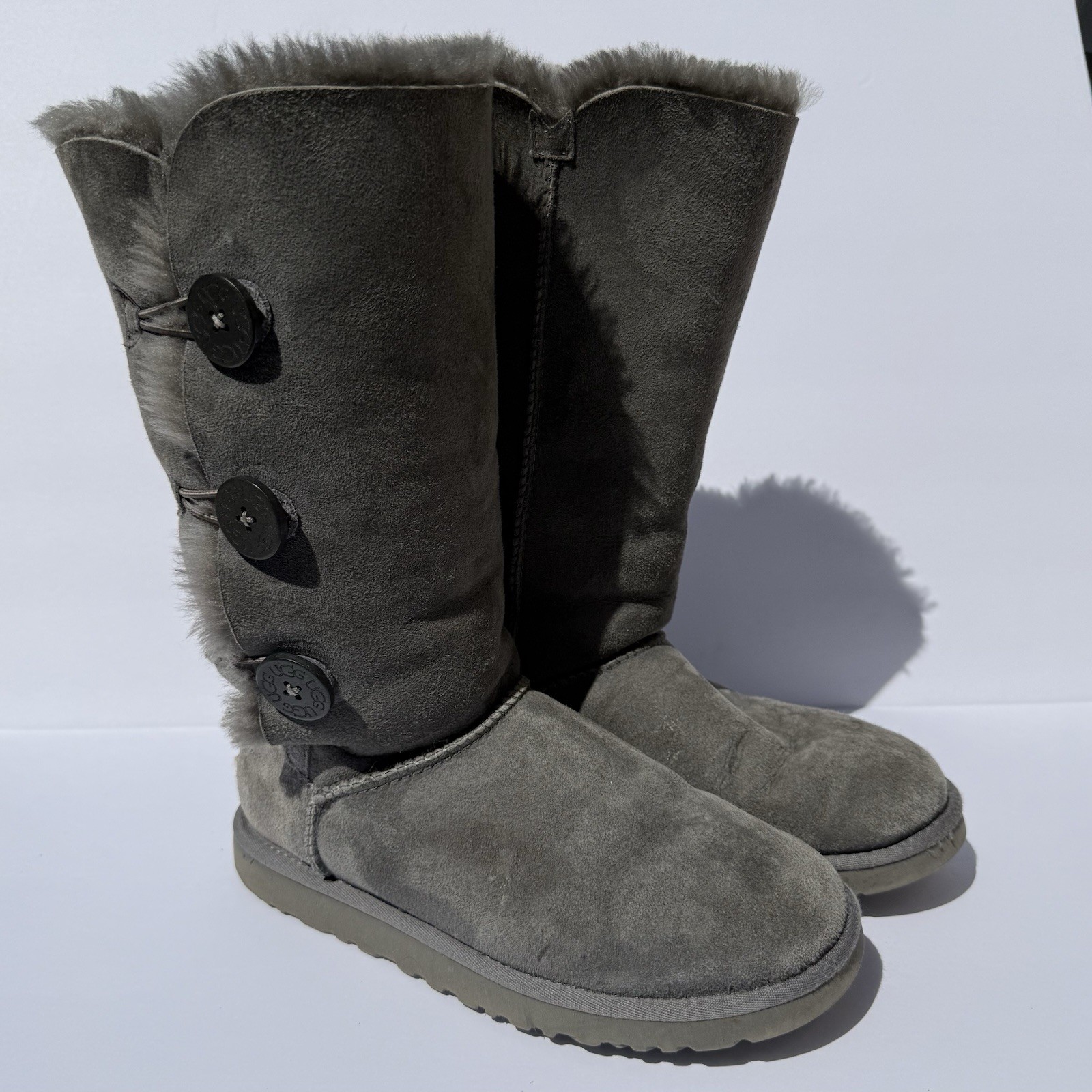 UGG Australia Bailey Button Triplet Boots Women’s 8 Gray Twinface Sheepskin