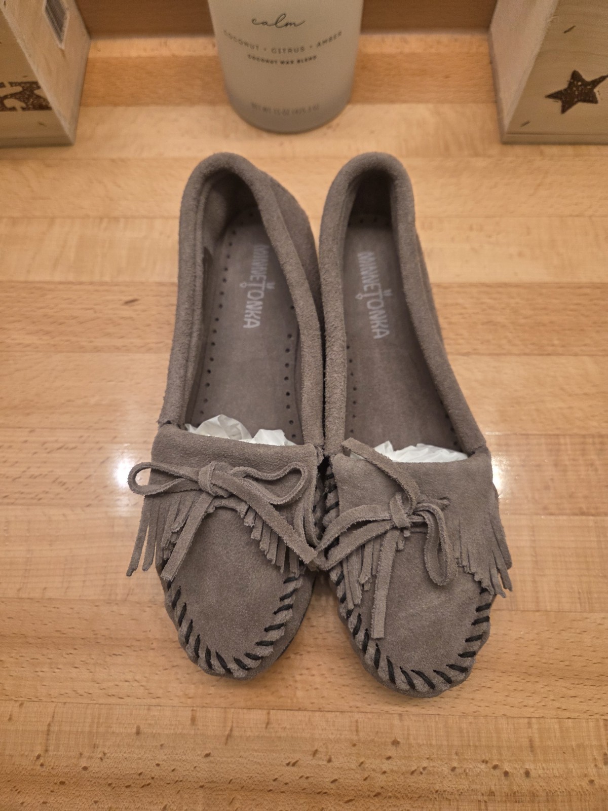 Minnetonka Kilty Grey Suede Leather Womens 8.5 Hardsole Moccasins Brownish Gray