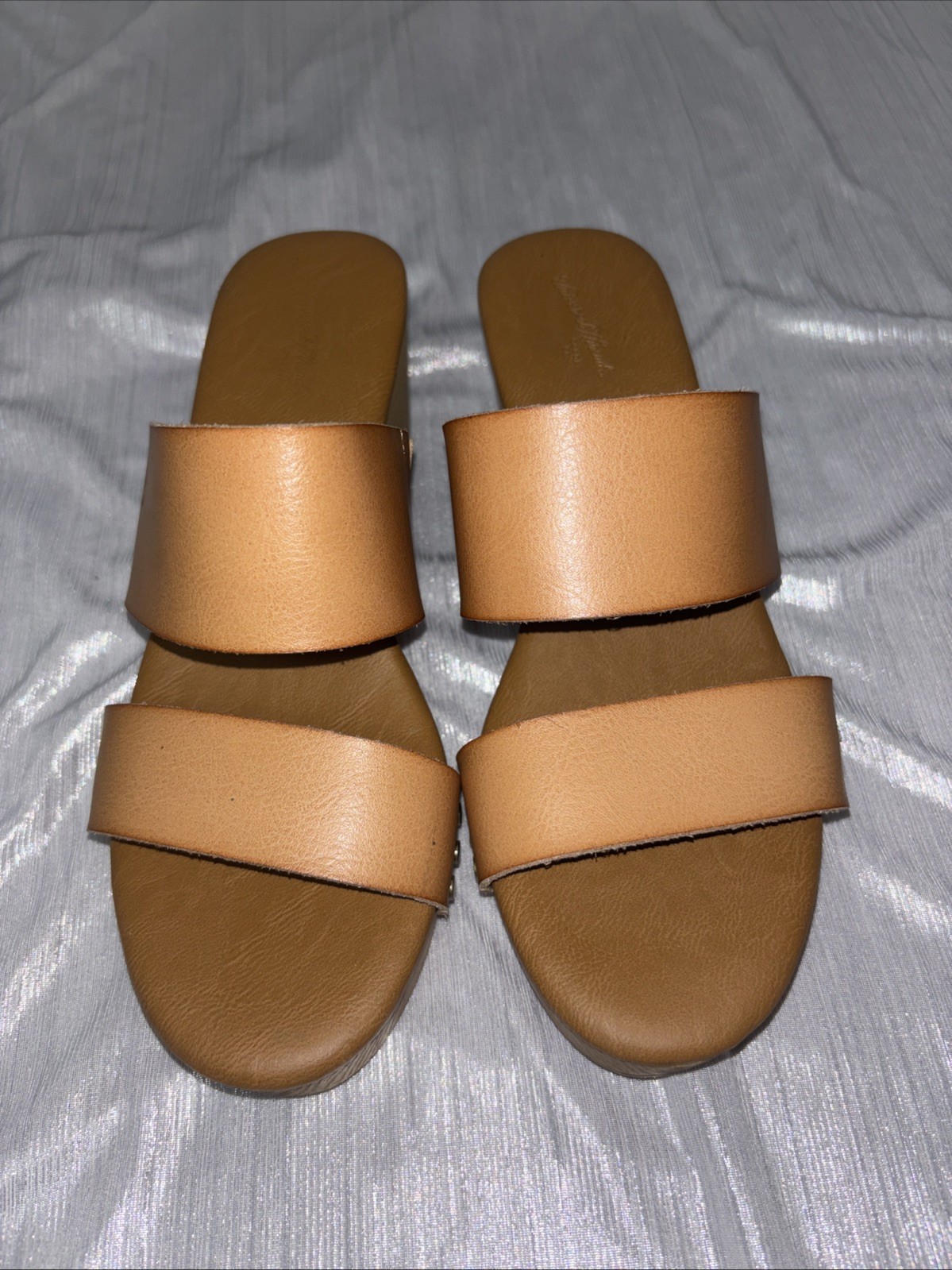 Universal Thread Women’s Strap Chunky Platform Heel Size 6 Cognac Stud See Note