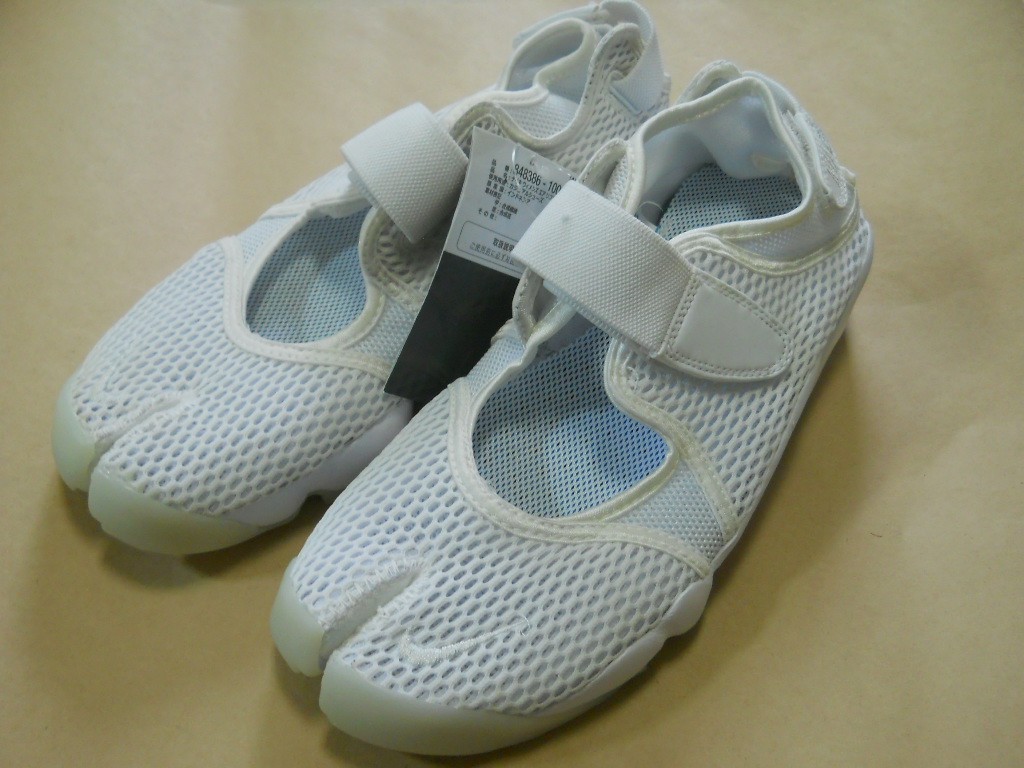 Nike Women’s Air Rift BR Breathe 848386-100 White Platinum US8 (W) No Box New