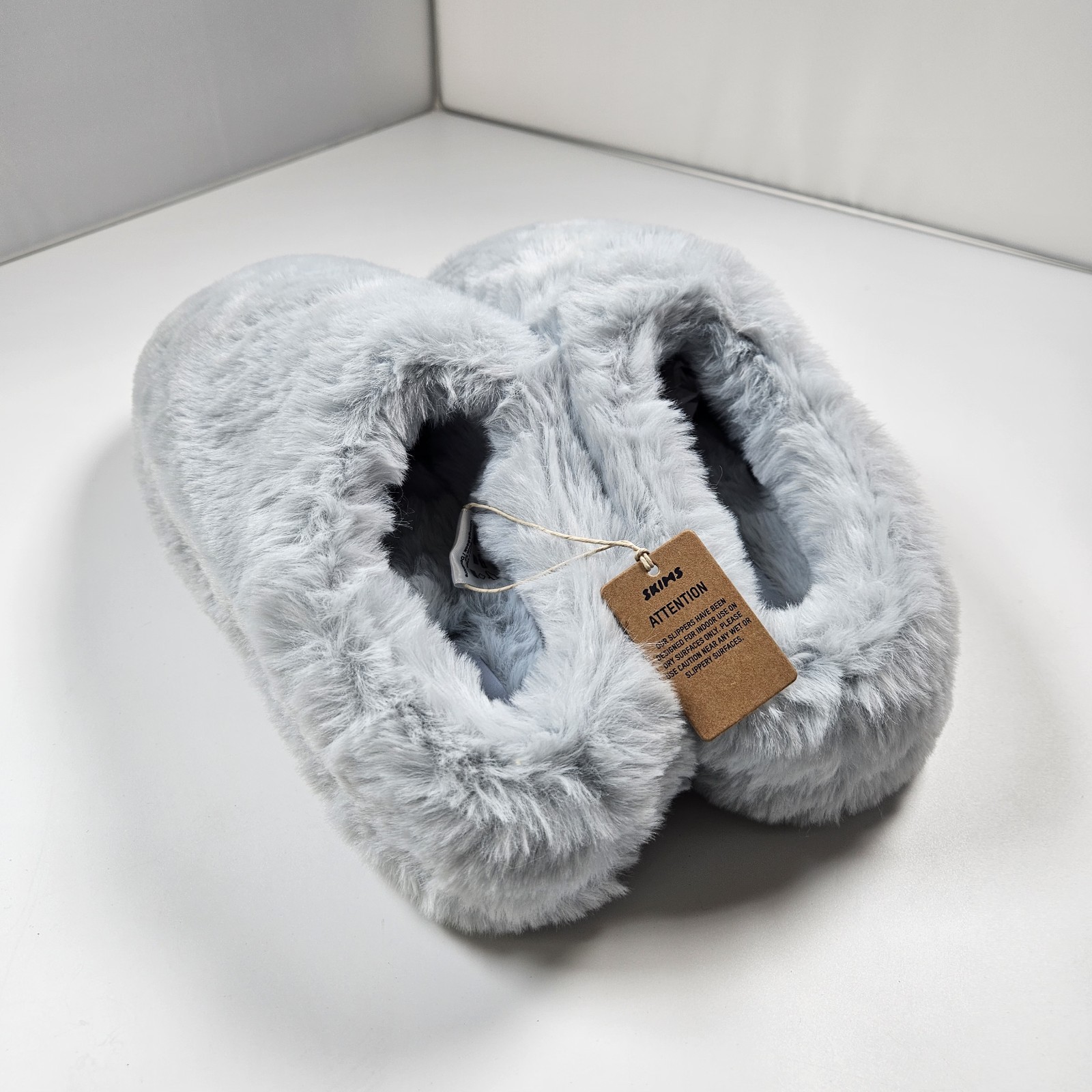 NEW SKIMS Faux Fur Slippers Gray Sz 39 Comfy Lounge Fluffy Cozy