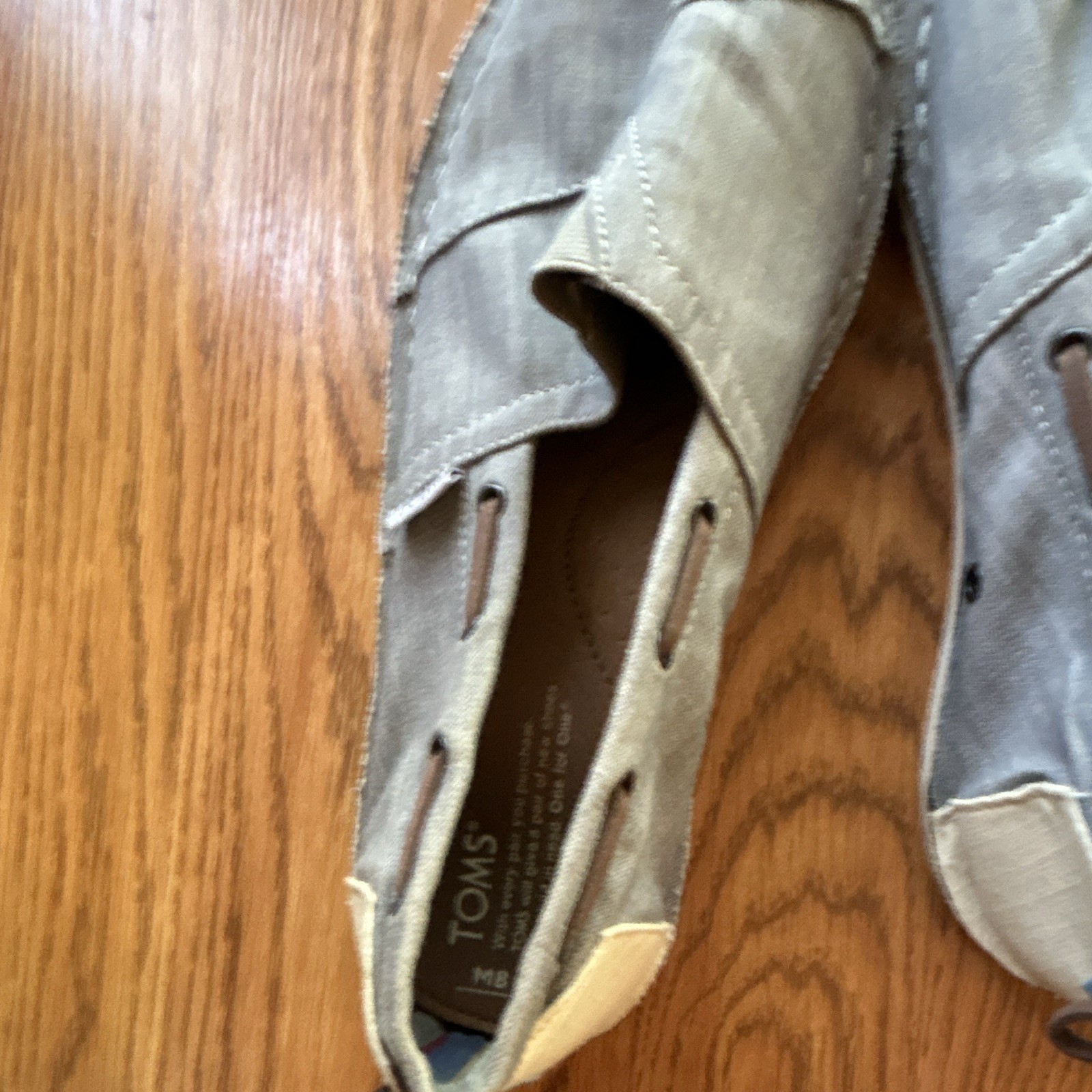TOMS Women’s Gray Canvas Slip-On Flats Embroidered Pull Tab Round Toe US 8