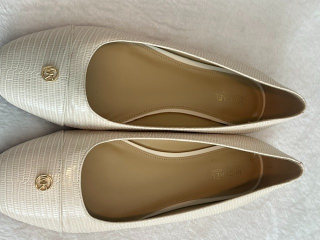 Michael Kors Textured Classic Beige Flats Slip Ons Sz 9 Womens Shoes