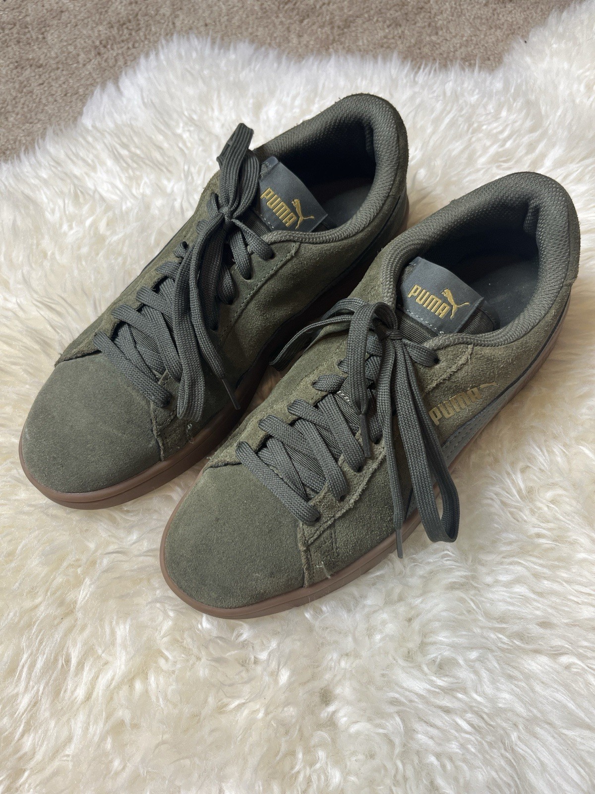 Puma Smash v2 Sneakers – Suede Forest Green with Gum Sole Women’s 7.5 Blokecore