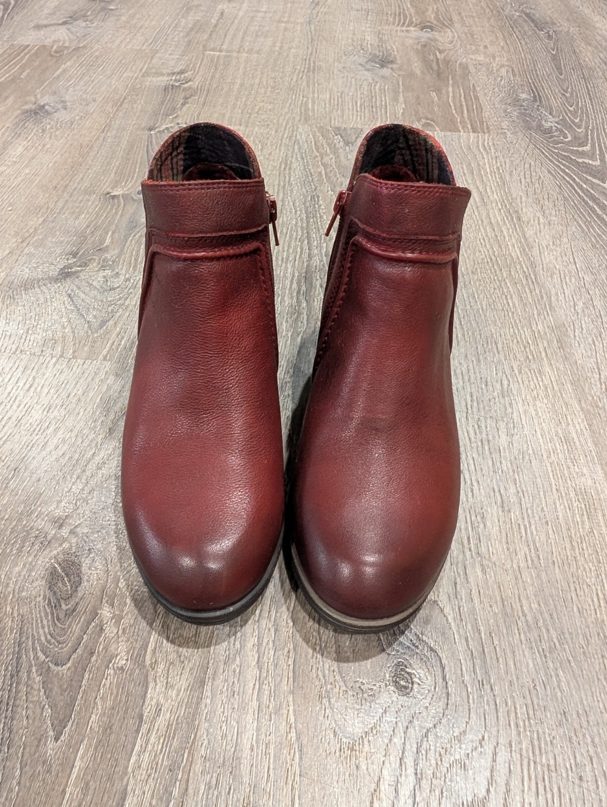 Cobb Hill by Rockport Anisa V-Cut Burgundy Leather Ankle Booties Size 10M