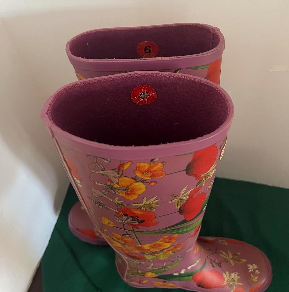 London Fog Wellington Rubber Rain Boots Size 6 Pink Floral Pattern 16″ Tall EUC