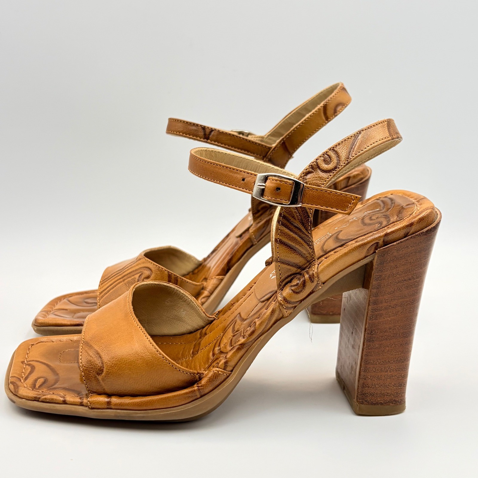 Via Spiga Womens 6 Tan Embossed Leather Block Heel Sandals Square Toe Italy