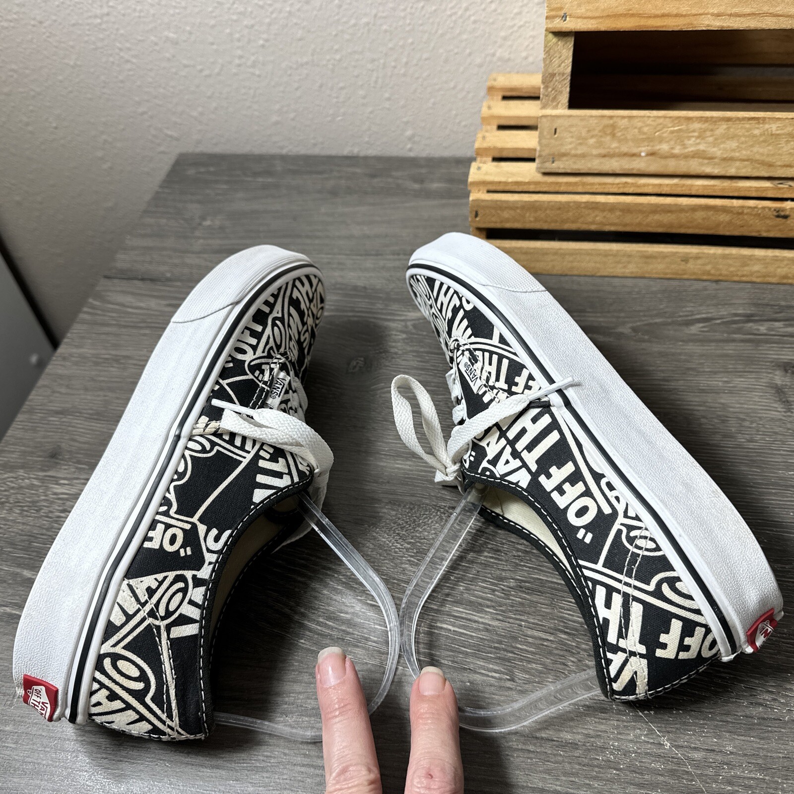 VANS Off The Wall Black White Bold Graphics Logo LaceUp Sneakers 8/38.5 PreOwned