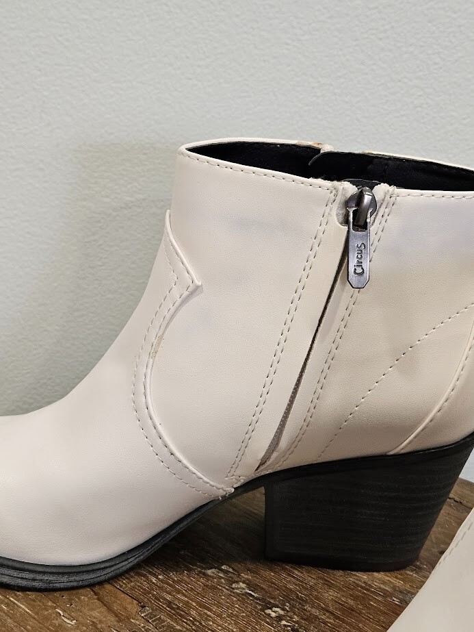 Circus by Sam Edelman White Whistler Ankle Boots Size 7 Chic City College Dance