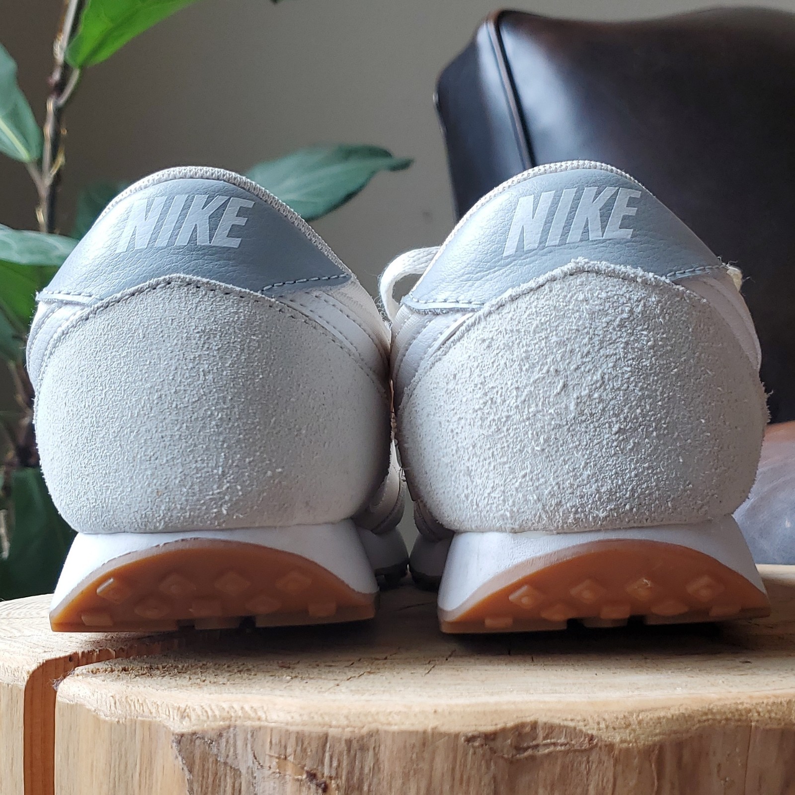 Nike Daybreak White Creme Low Top Sneakers 9.5 Womens