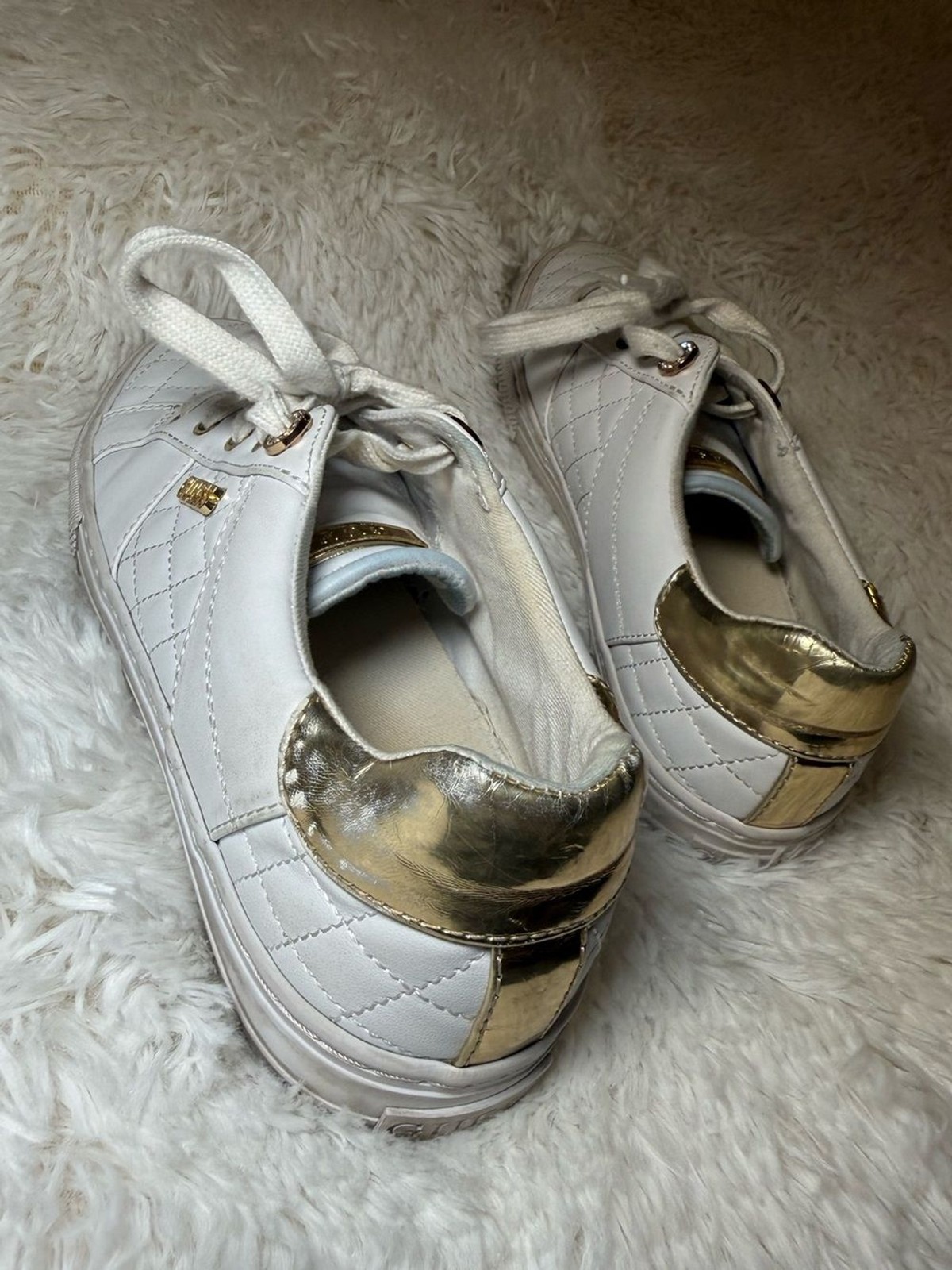 GUESS Casual White Quilted Fashion Sneakers Gold Accents Womens