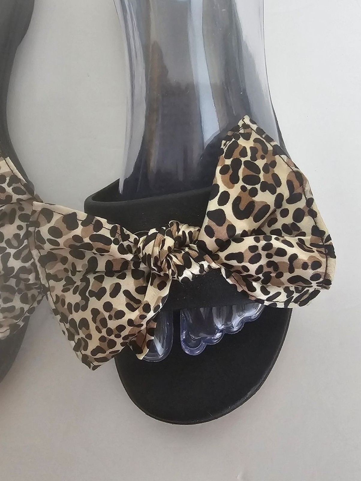 OKA-B Madison Flip Flop Slide Sandals Leopard Bow Women’s Size ML (8/9)