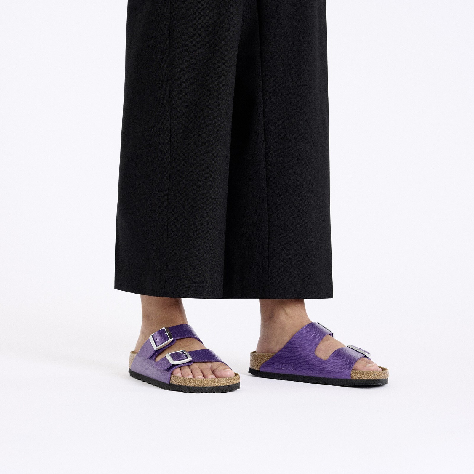 BIRKENSTOCK ARIZONA SHINY LIZARD ACAI MEDIUM/NARROW WIDTH SLIDE SANDALS VIOLET