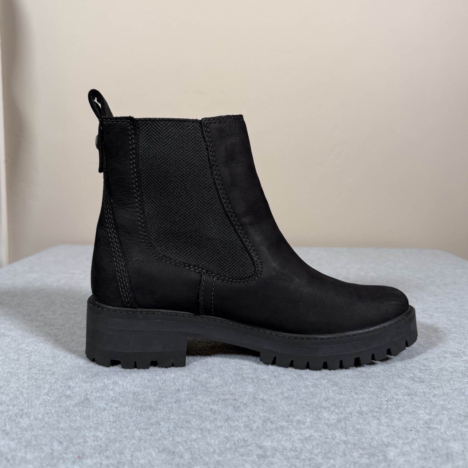 Timberland Boots Womens 9 Courmayeur Valley Black Nubuck Chelsea Lug Sole A1J66
