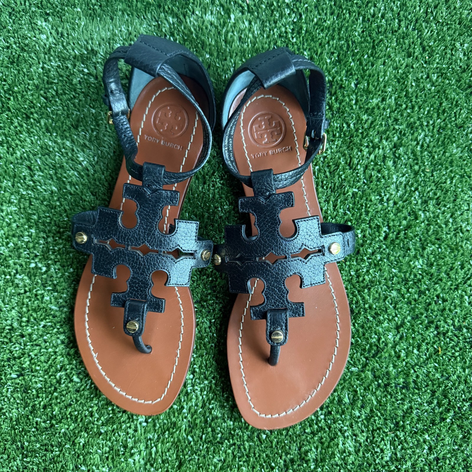 Tory Burch Phoebe Black Leather Logo Medallion Boho Summer Flat Sandals Sz 5.5M