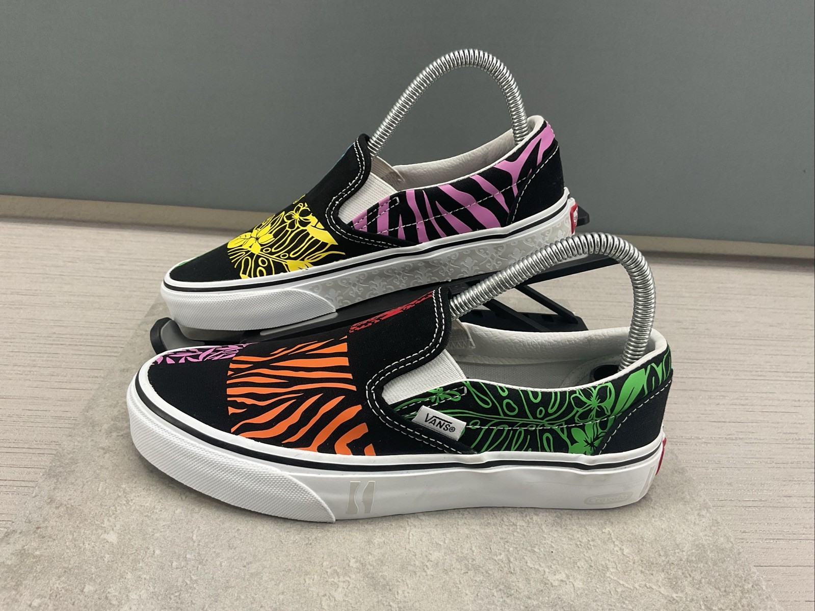 NWOT VANS x Crayola “Trace Your Dreams” Classic Slip-on Men’s 5 Women’s 6.5