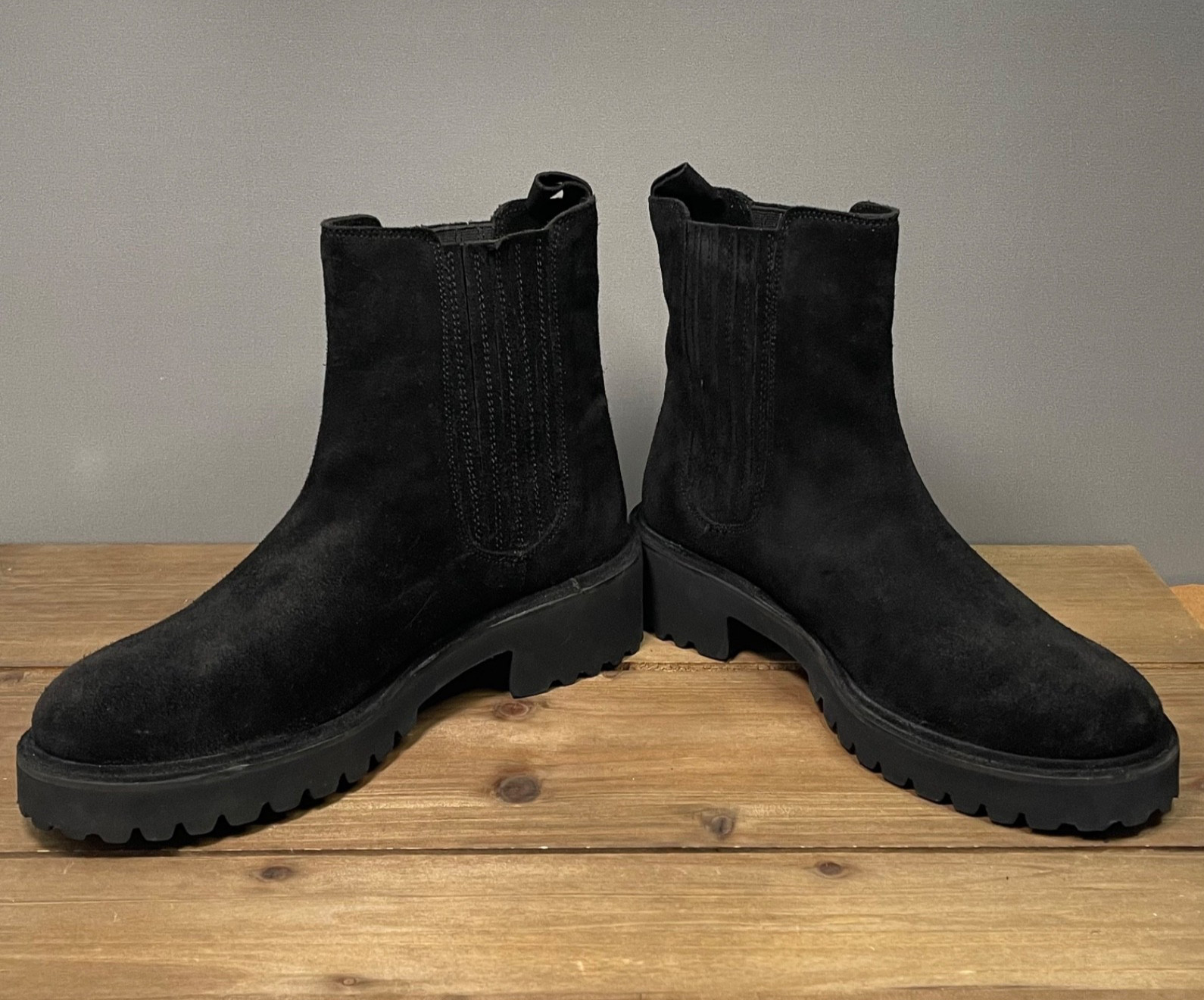 Seychelles Women’s Cashew Water Resistant Ankle Boots Size 7.5 Black Suede Lug