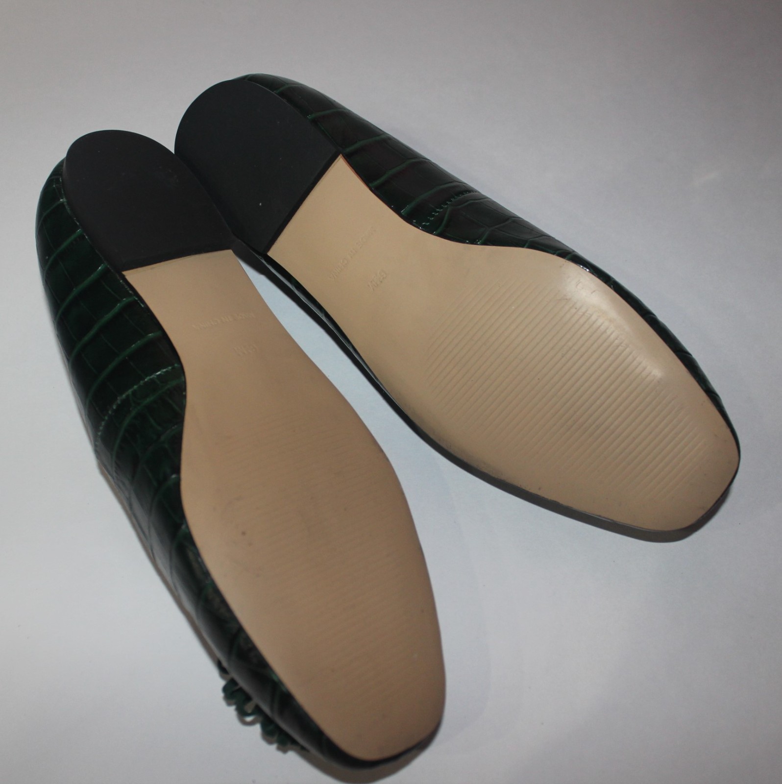 Talbots STELLA Pom Pom flats in green embossed croc leather Womns Sz 6.5