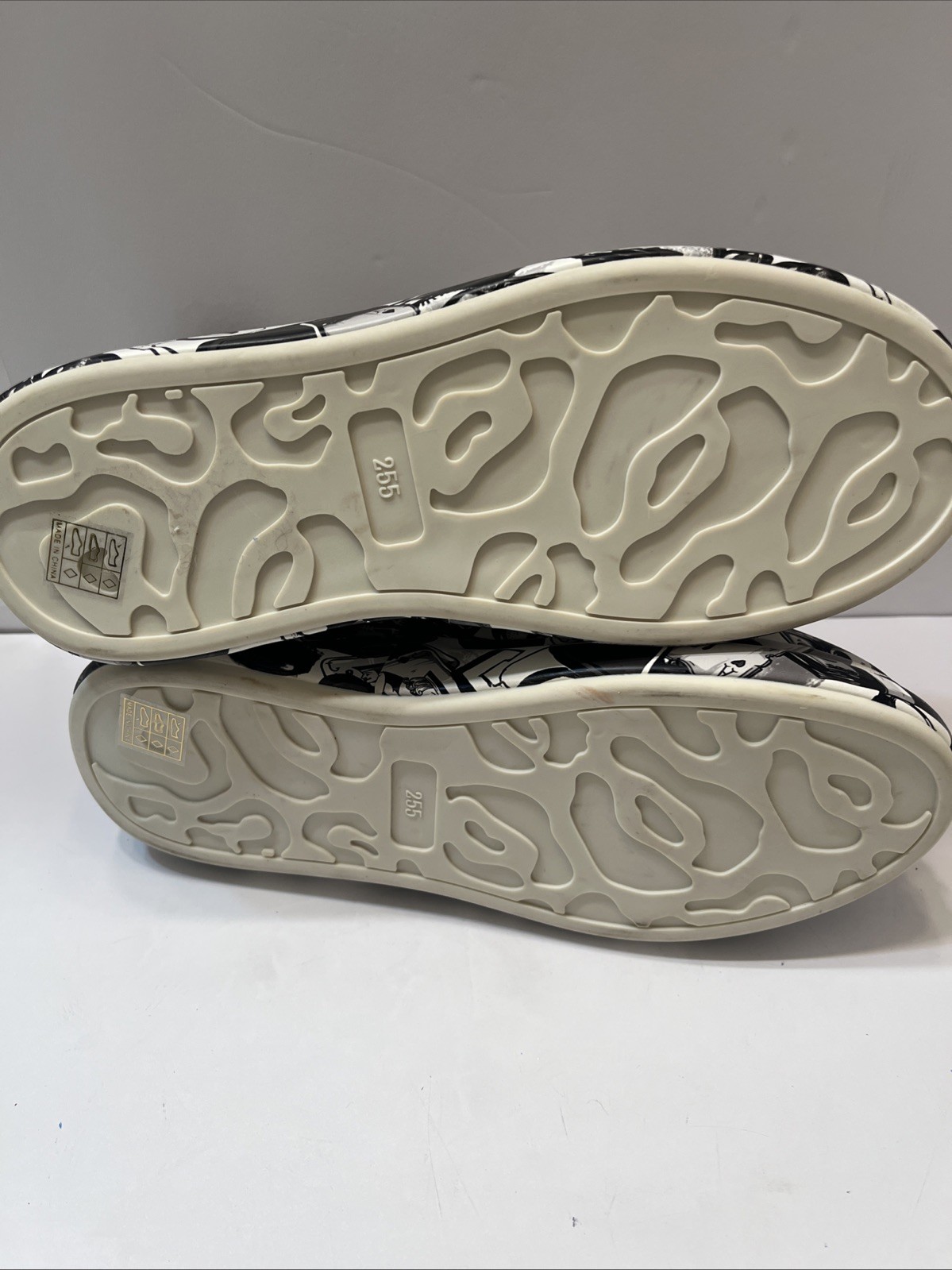 Funky Sneaker Graphics Women’s 8.5 Black White Gray Love Card Heart LaceUp NWOT