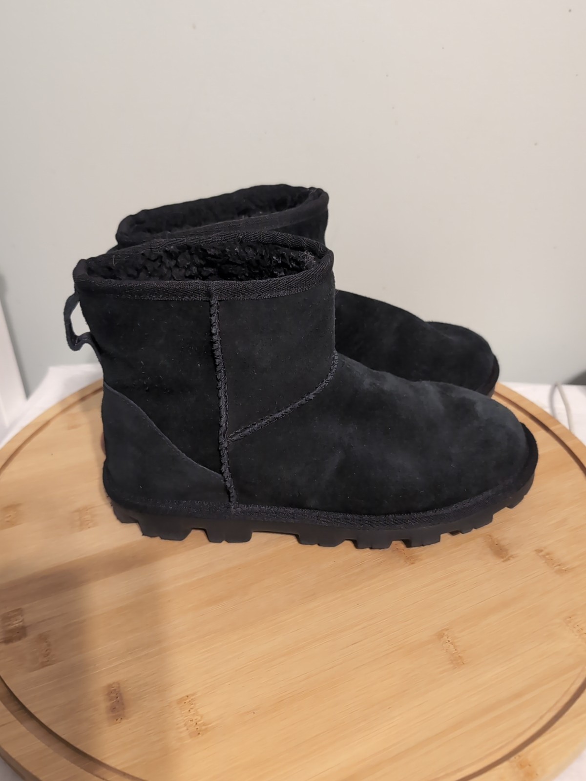 UGG Women’s Essential Short Boots Black, Size 7 M Good Condition