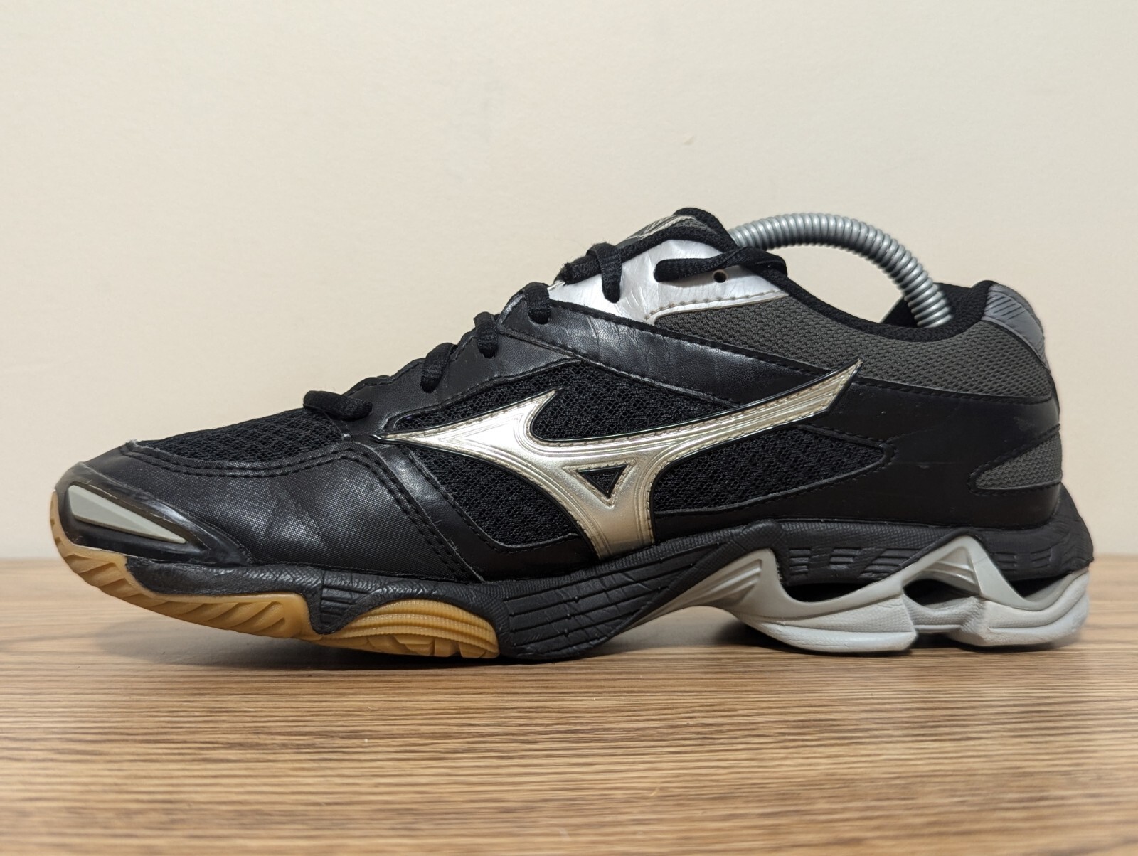 Mizuno Women’s Wave Bolt 6 Volleyball Shoes Black/Silver Size 10