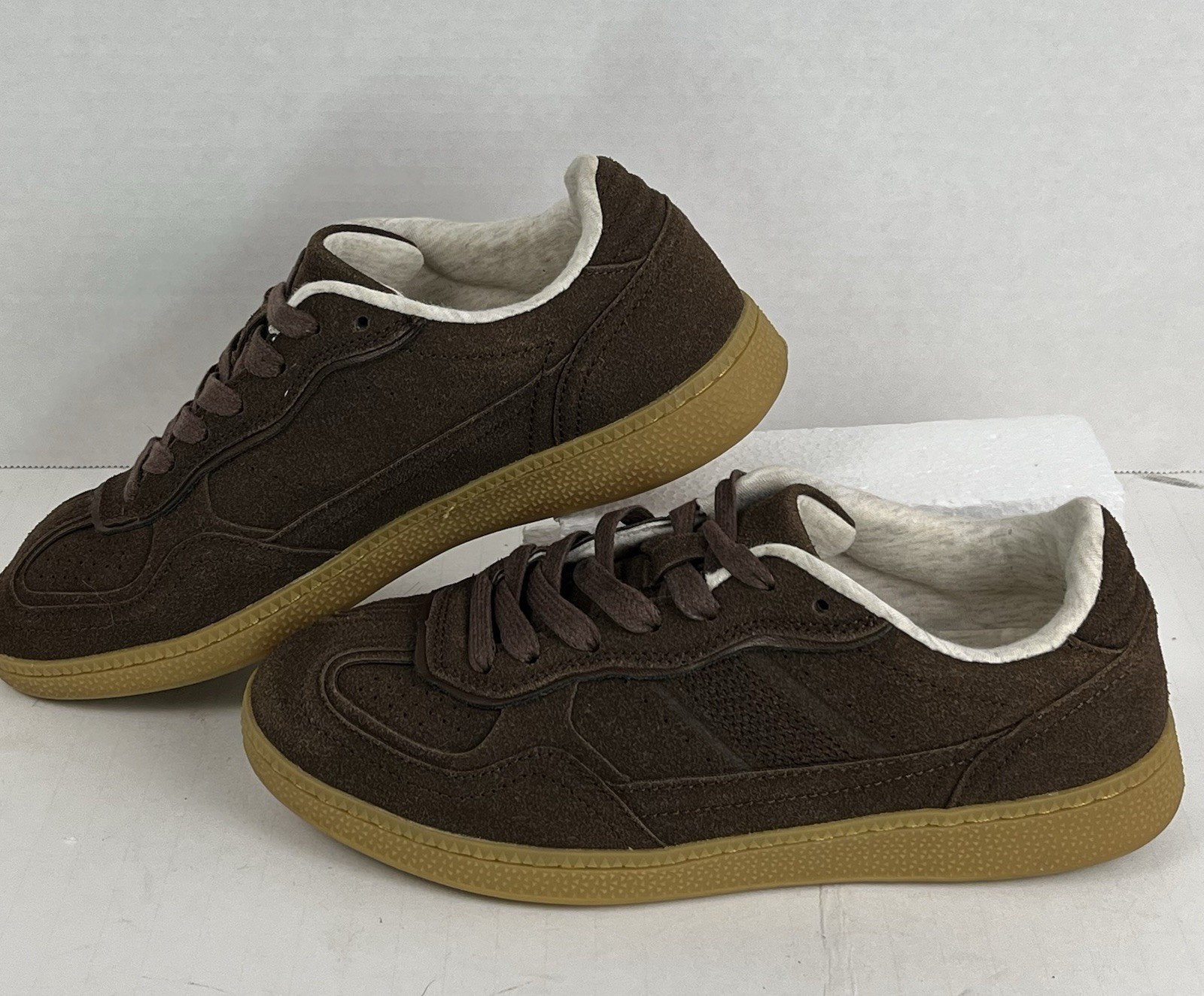 Cushionaire Bettina Womens Brown Vegan Suede Fashion Sneaker Size 7W NWOT