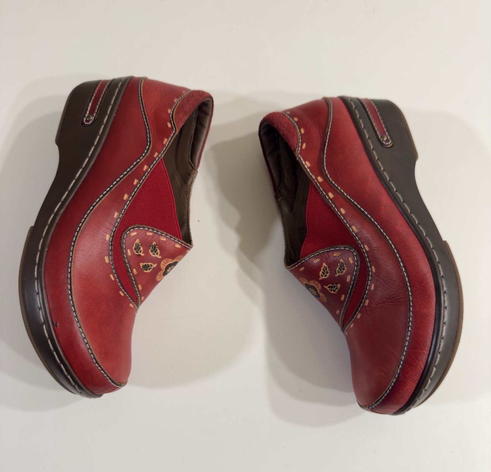 Spring Step L’Artiste Burbank Clogs Red Embossed Leather Women’s Sz 38