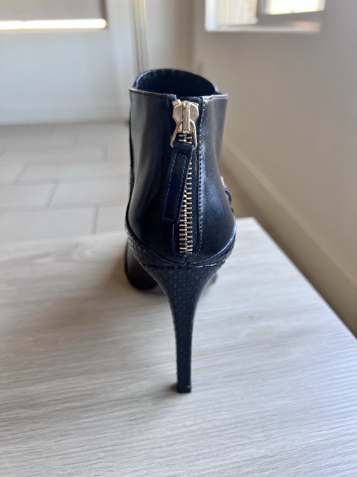Boss Hugo Boss Midnight Navy Snakeskin Embossed Ankle Boots EU 37.5 US 7.5