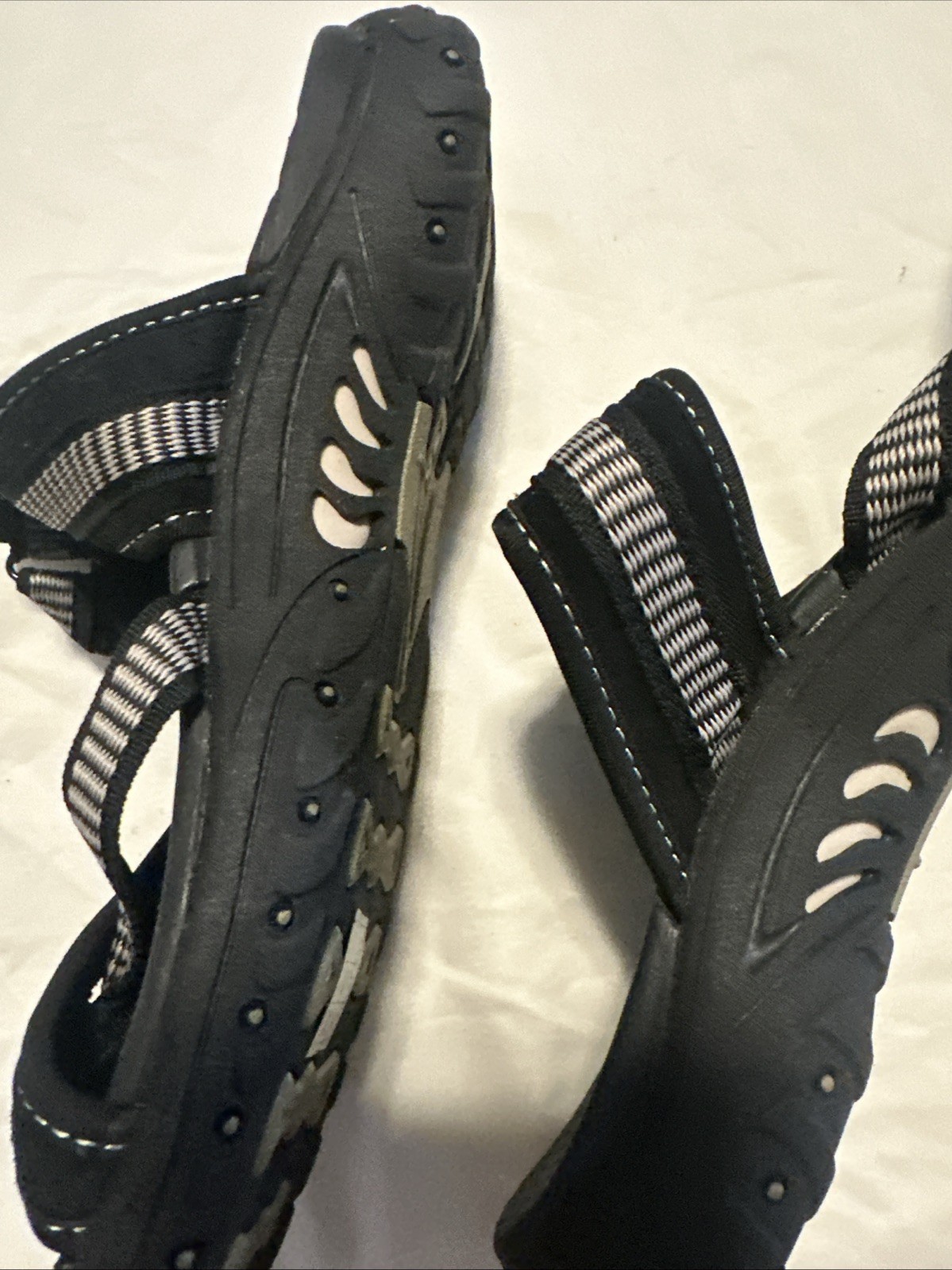 Sketchers Outdoor Women’s Strappy Sandals Black White Size 9 Leather/Textile