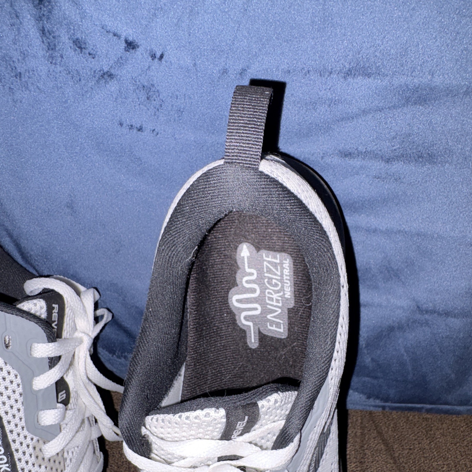 Brooks Revel size 9 Low Top Lace-Up Knit Sneakers White/Black womens