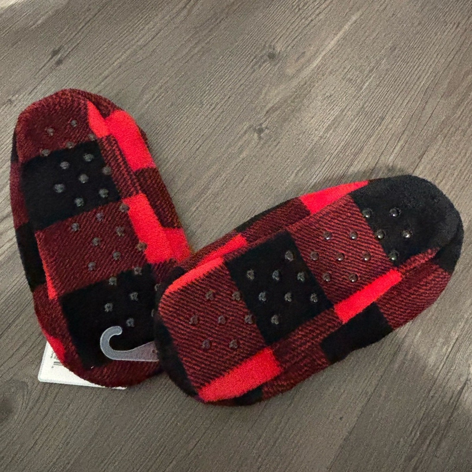 NWT Plaid Flannel Fleece Slippers Size S/M