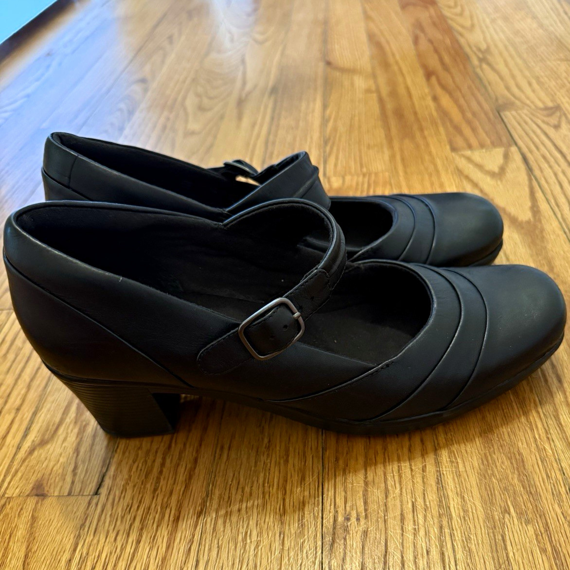 Clarks Women’s Mary Jane Leather Heels Black Round Toe Buckle Strap Sz 11