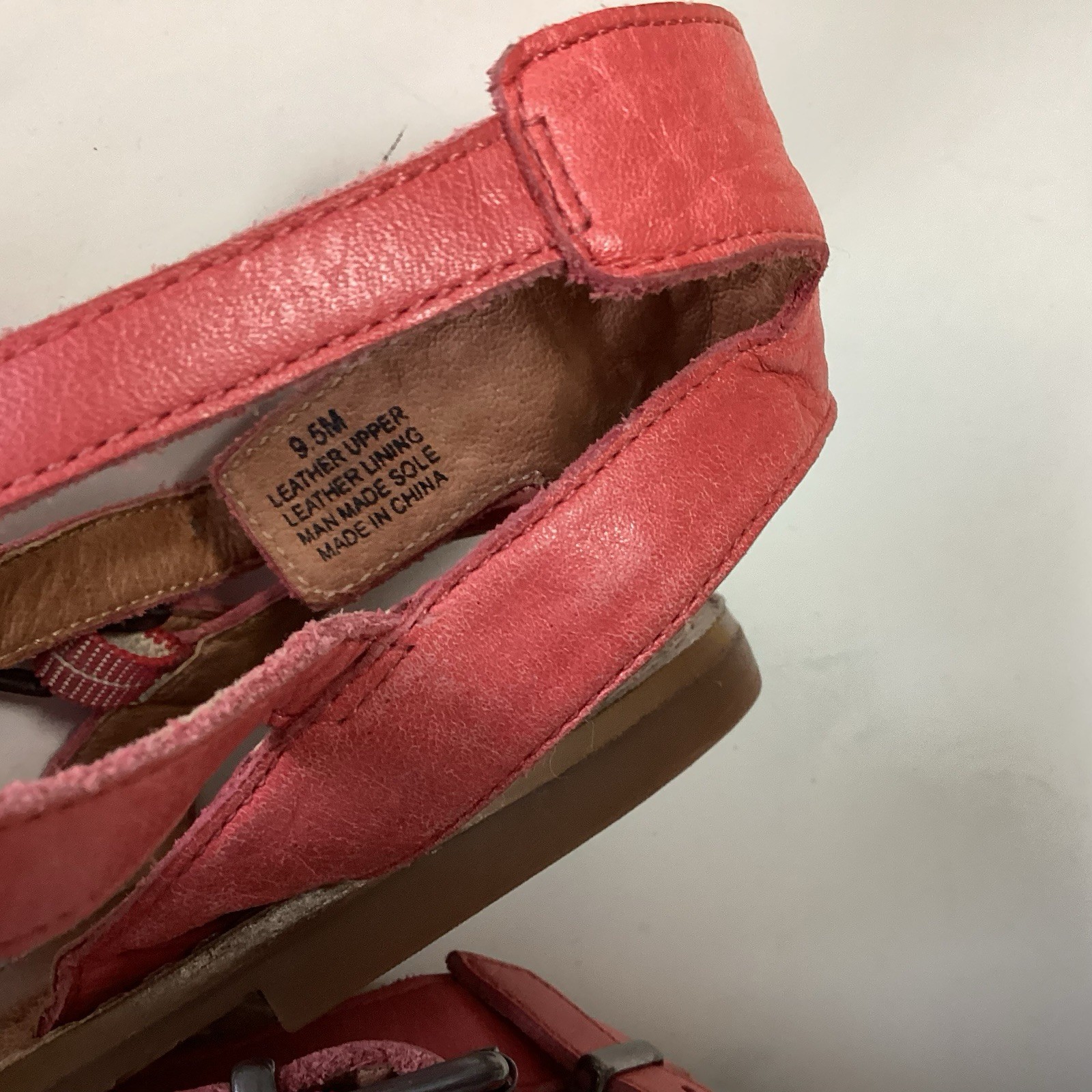 Nurture Sandals Womens Size 9.5M Double Buckle Thong Salmon Coral Leather Uppers