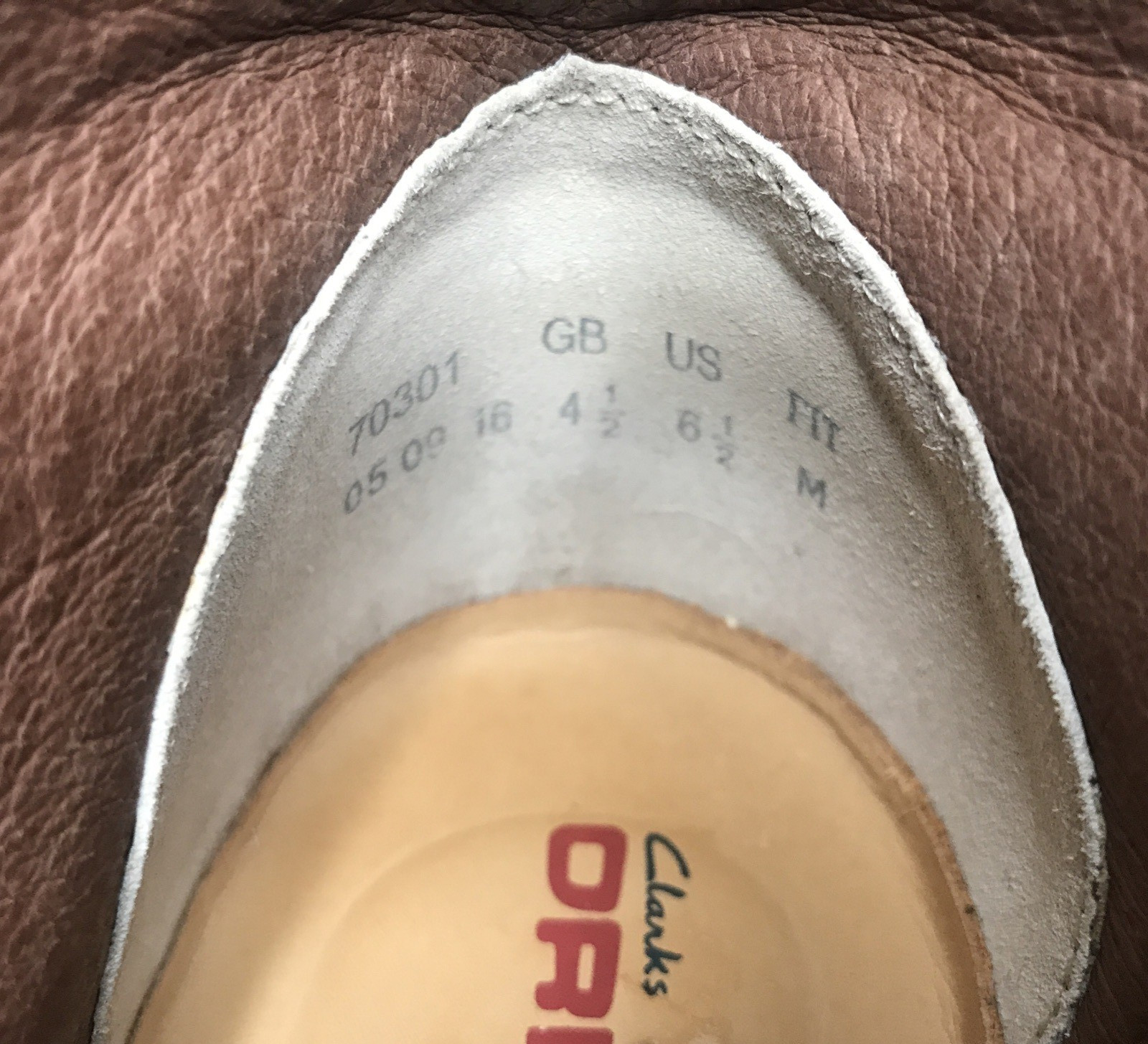 *See Description Clarks Originals Desert Boots Women’s Brown Suede Chukka 6.5M
