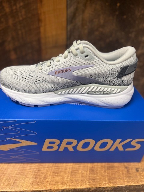 NIB 120414-080 Brooks Ariel GTS 24 Women’s Motion Control Mercury Ebony Lavender