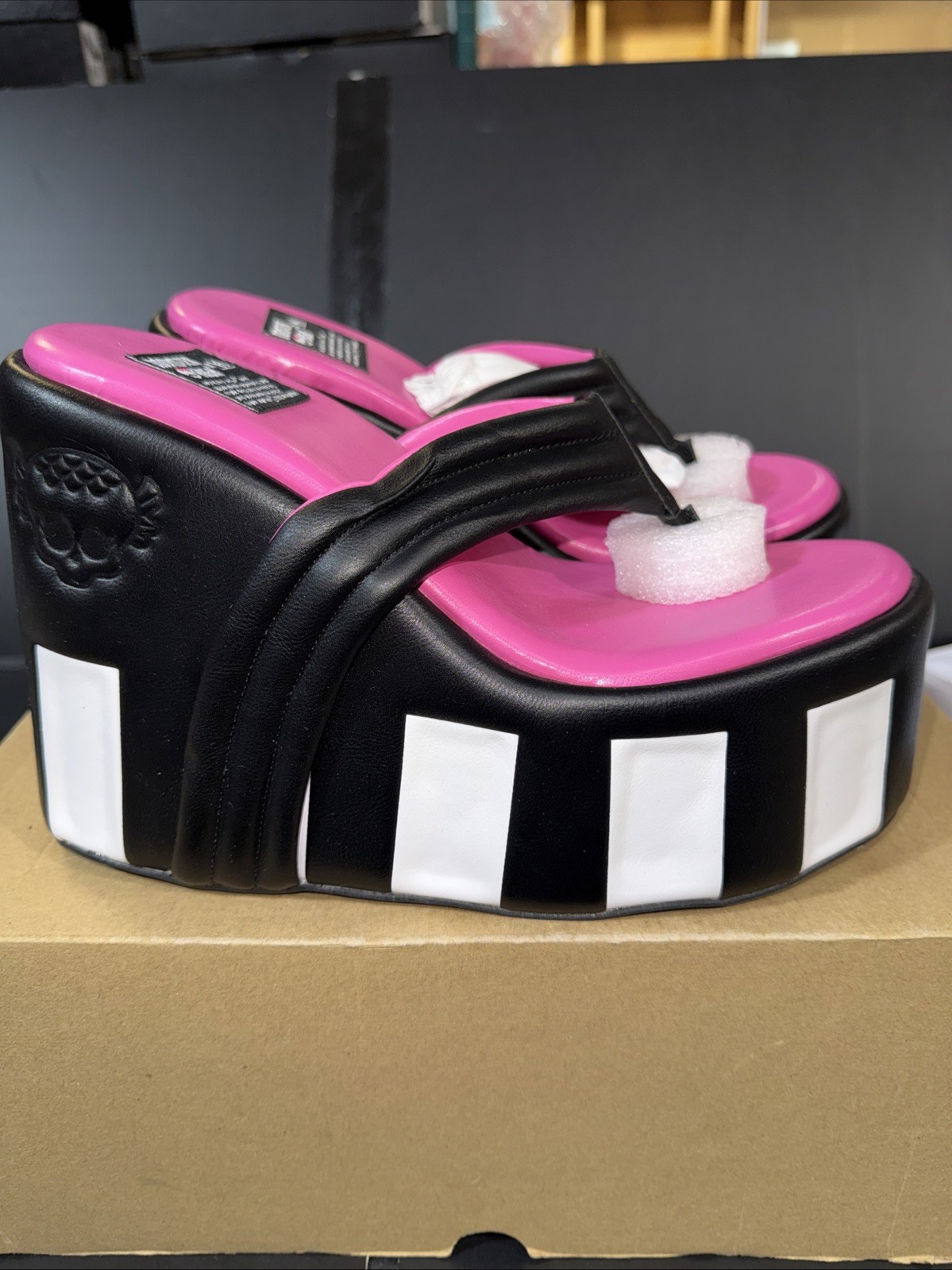 Lagoona Blue Monster High Platform YRU Pink Black White Size 8M