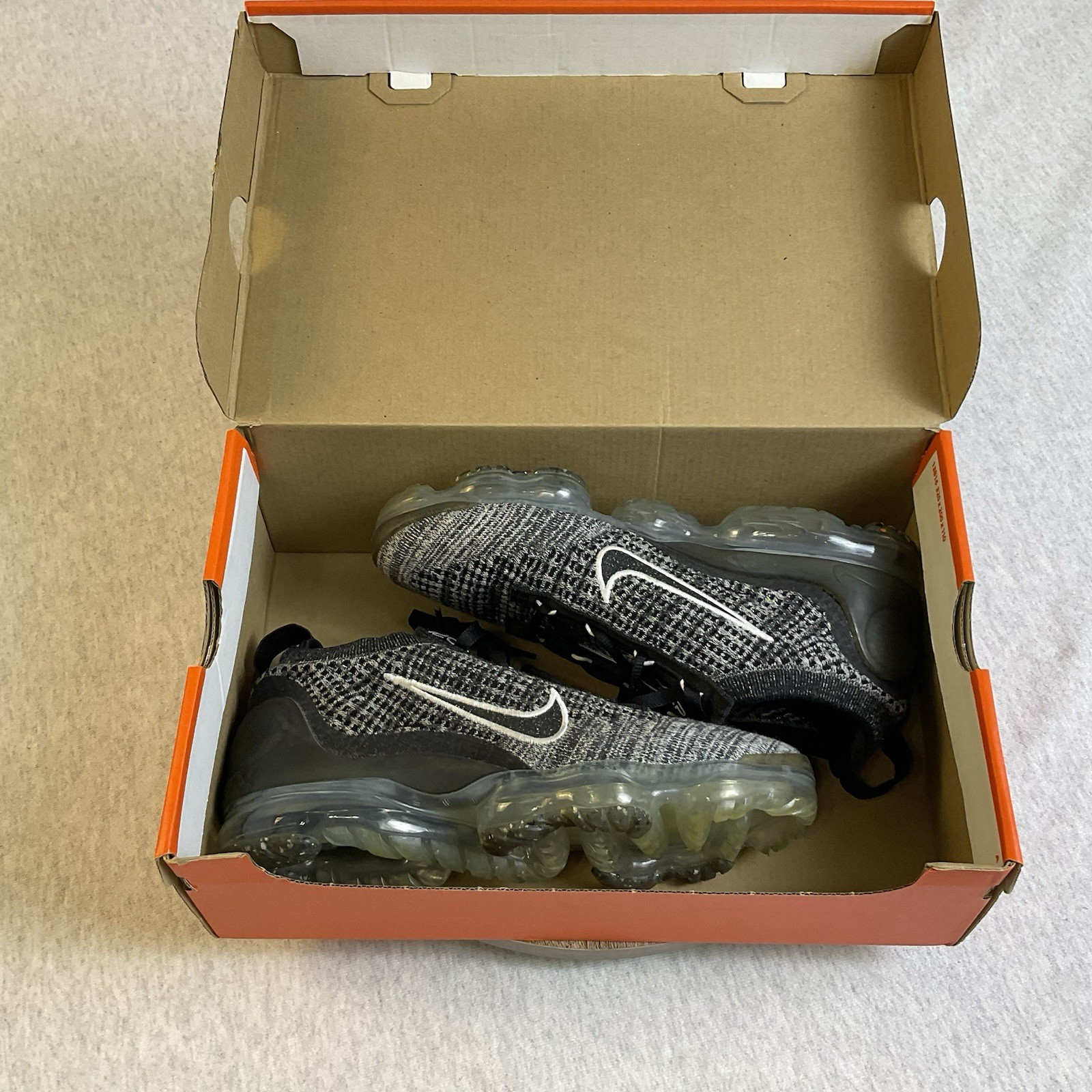 Nike Air Vapormax Sneakers Women’s 7.5 FlyKnit Running Sports Classic DH4088-003