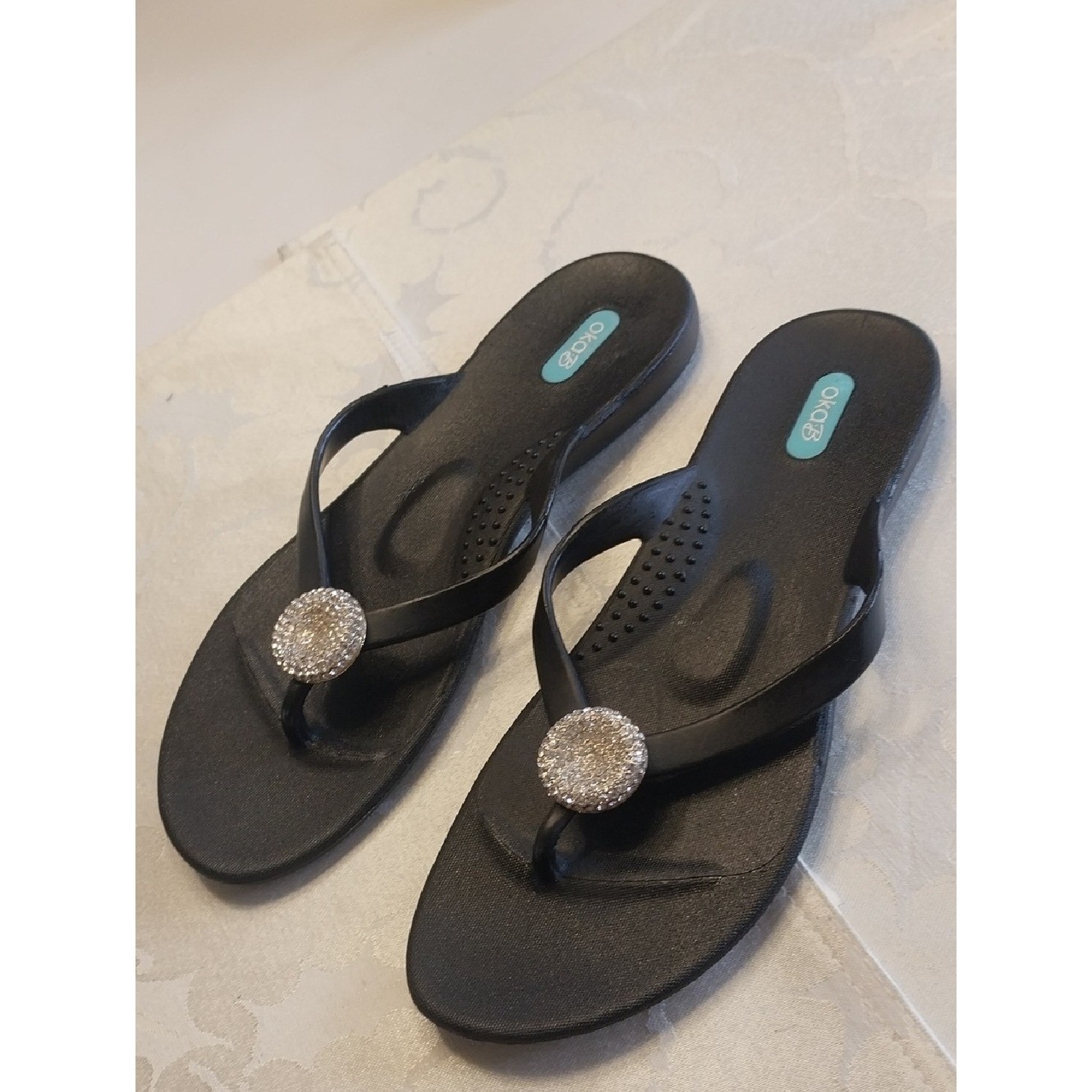 Oka-B NWOT Women’s Rhinestone Jewel Flip Flop Sandals Size 10 Black Arch Support