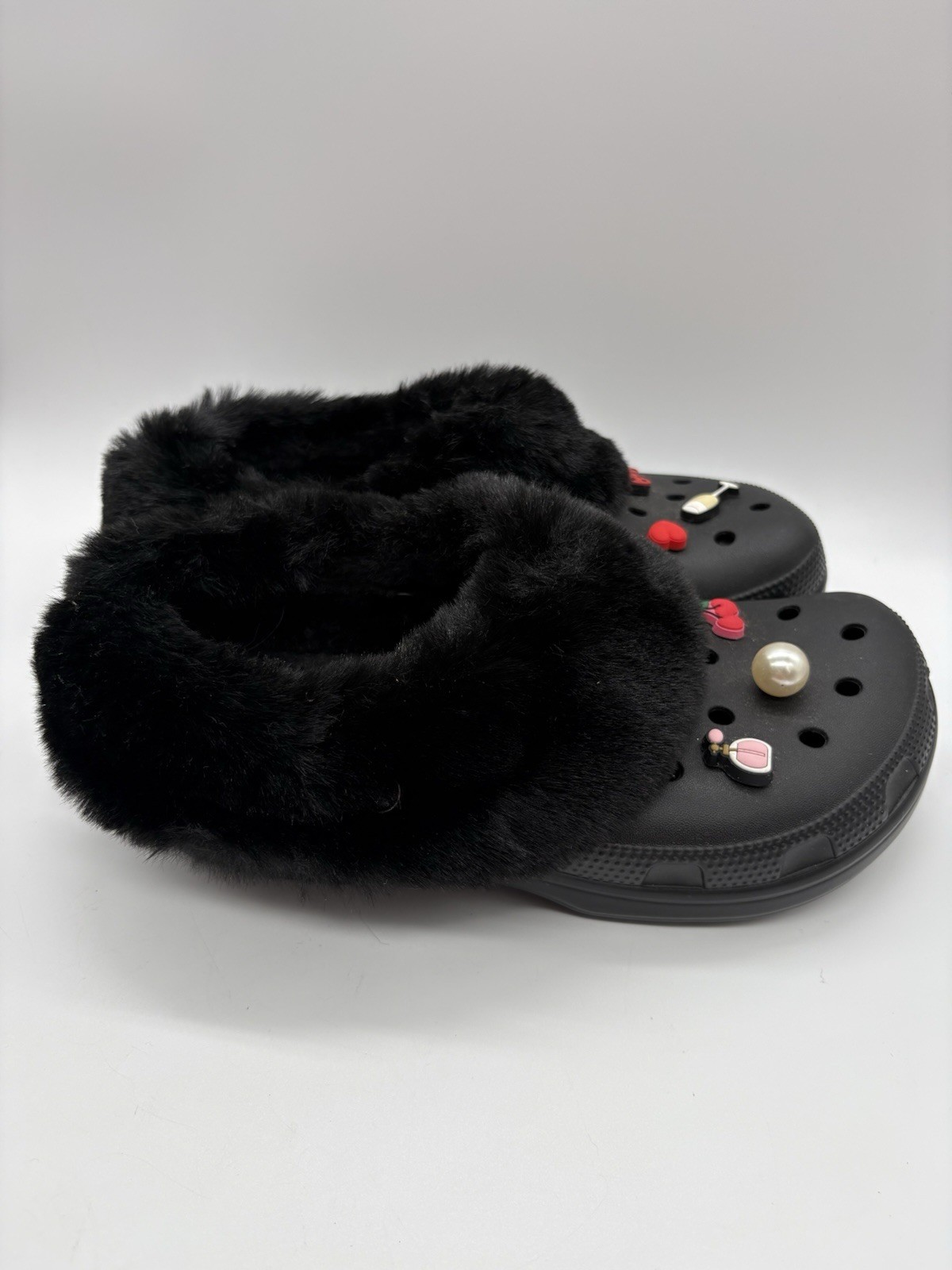 Crocs Sandals CLASSIC FUREVER CRUSH Black Men’s 8 Women’s 10 NWOB Charms