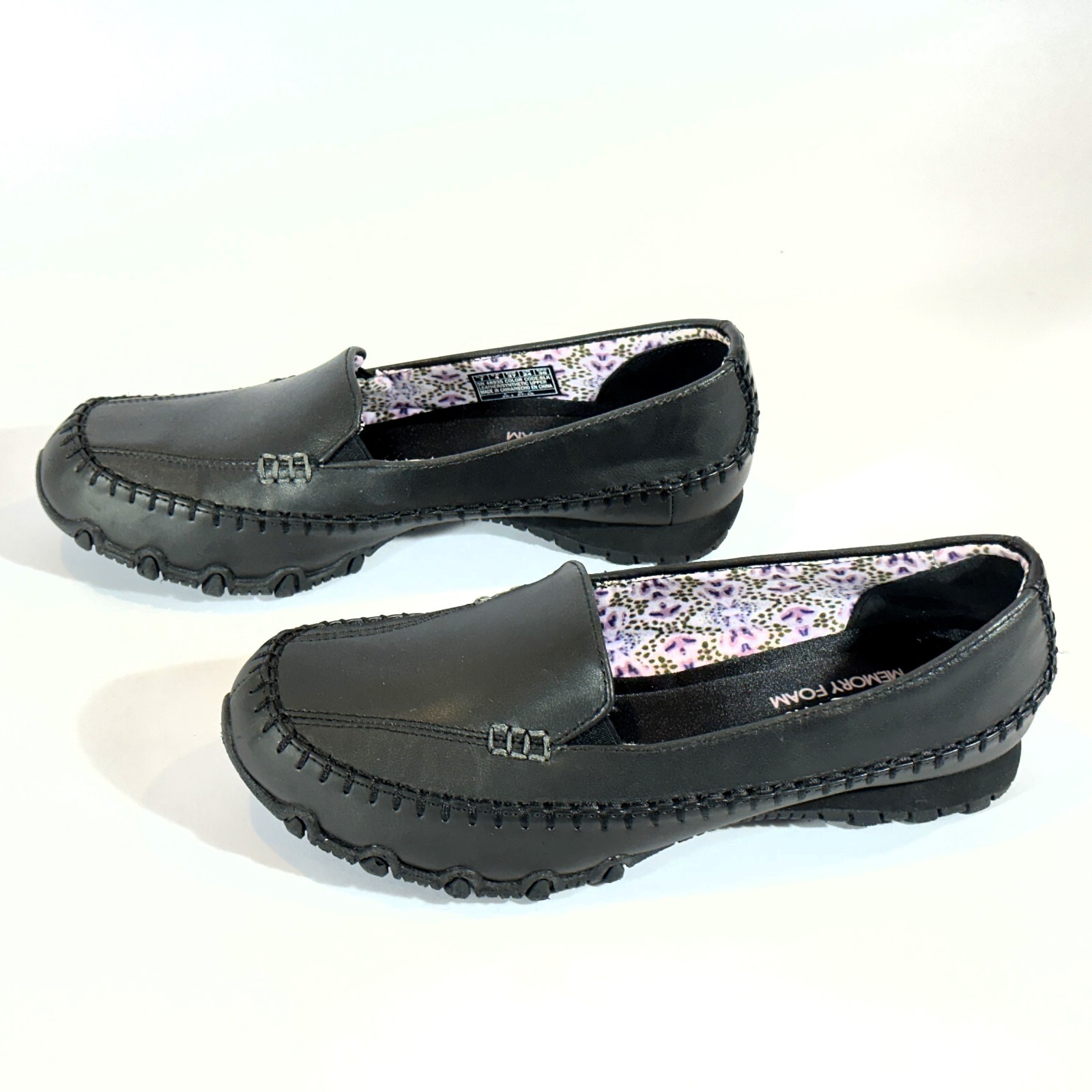 Skechers Womens Relaxed Fit Memory Foam Size 7 Black Leather/Synthetic Upper
