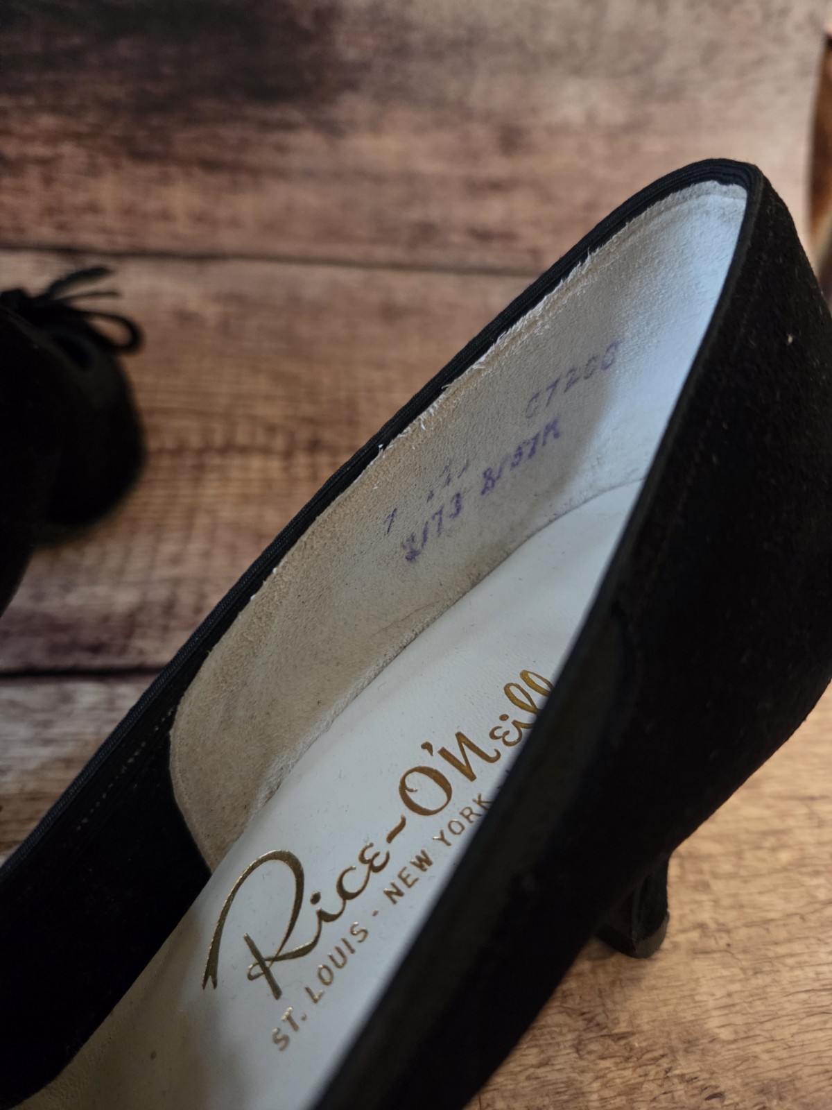 Vintage 60s Rice Oneill Black Suede Pumps Shoes Bows 7 Narrow