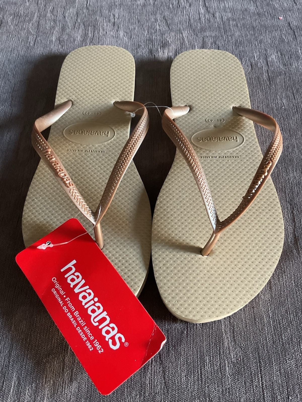 Havaianas Women’s Flip Flops Sandals Alpargatas 11/12 Light Gold NEW (41-42)