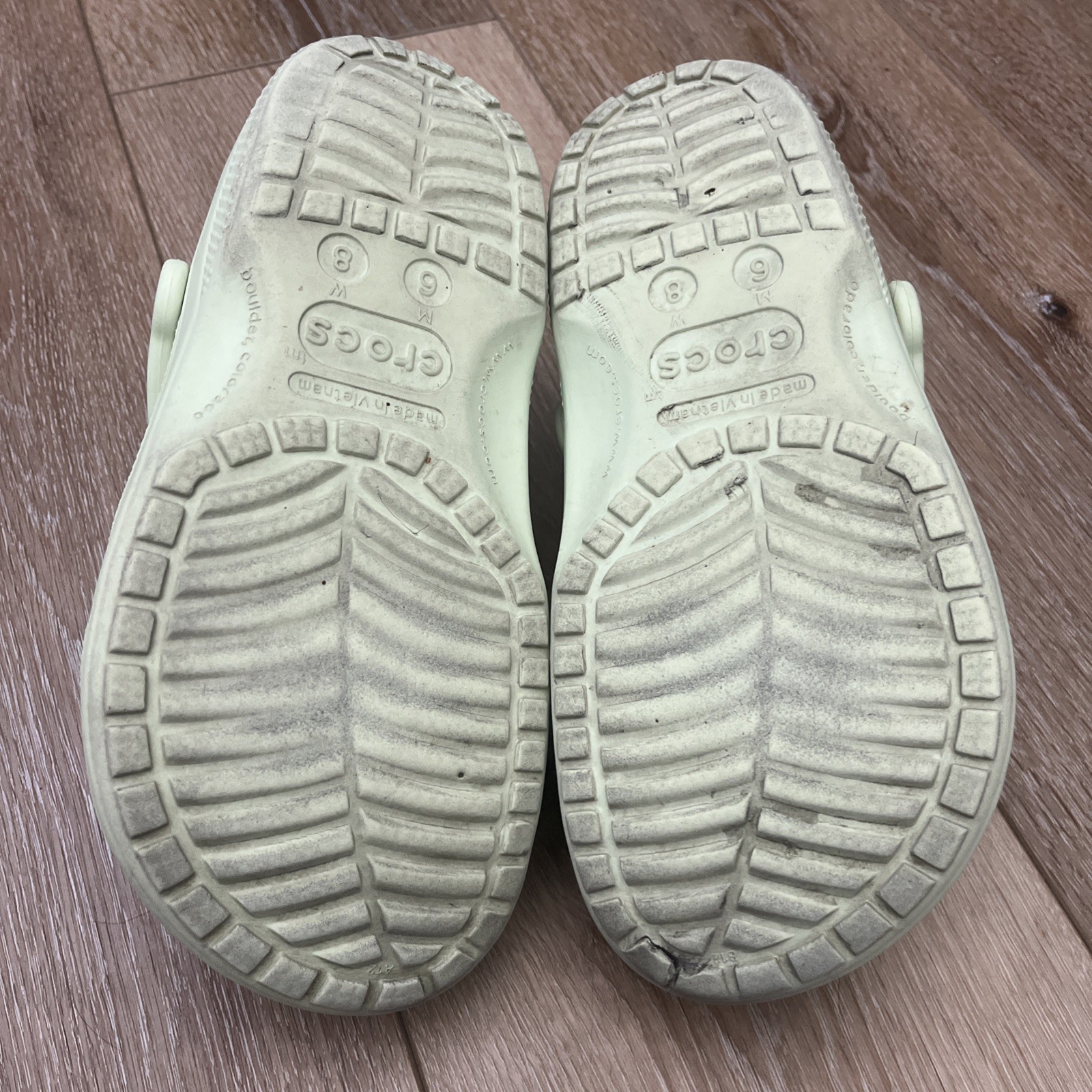 EVA foam clogs, Crocs Classic Clog, Celery/ Mint Green Size 8