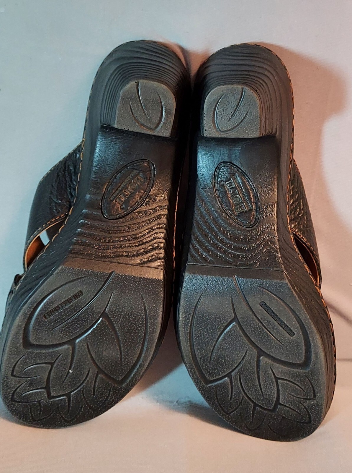 Born – ladies brown leather buckle sandals open back – 2.75 in heels – size 9