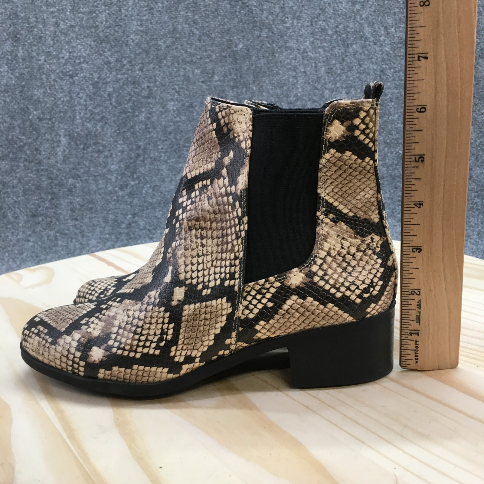 Qupid Boots Womens 6.5 Chelsea Booties Black Faux Leather Almond Snakeskin Block