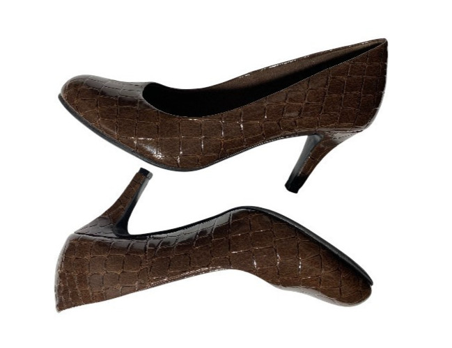 Comfort Plus by Predictions Croc Embossed 2.75 in heels SZ 5 EXCELLENT COND!