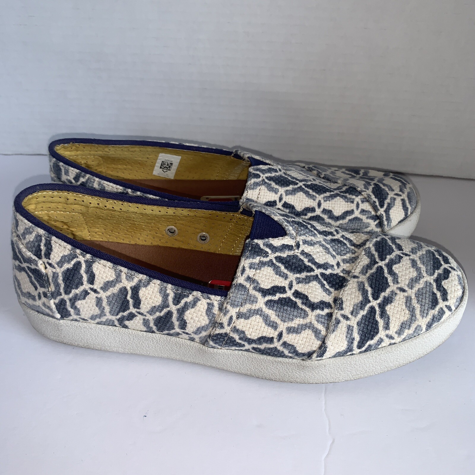 Toms Slip Ons Women’s Size W7.5 Snake Print Blue And White New